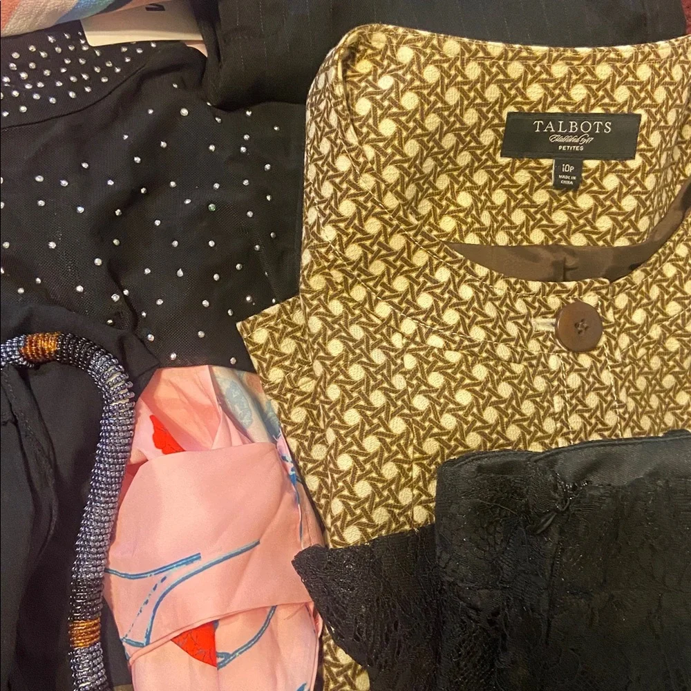 12 piece bundle clothing lot assorted XS-M & 1 L - Picture 3 of 5